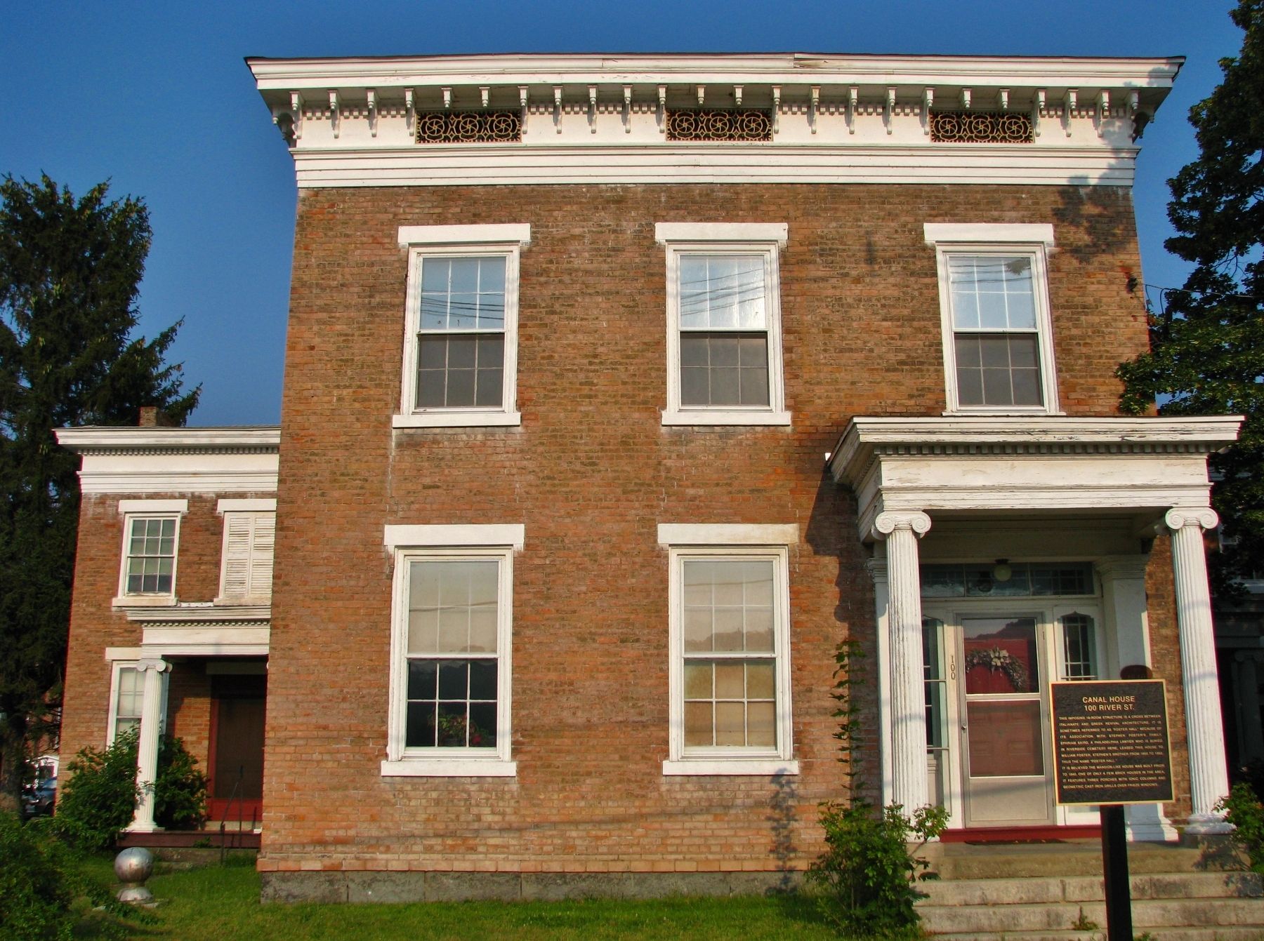 Canal House (<i>wide view; marker visible on right</i>). Click for full size. Canal House (<i>wide view; marker visible on right</i>) image. Click for full size.