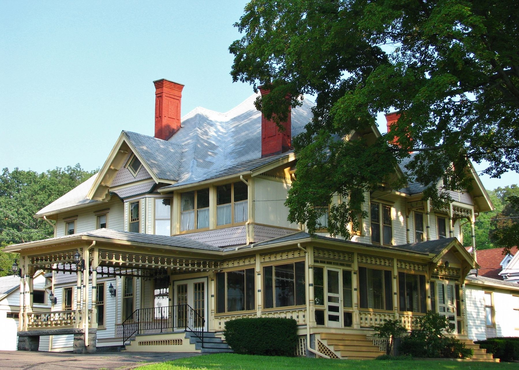James H. Hawes House (<i>southeast corner view</i>) image. Click for full size.