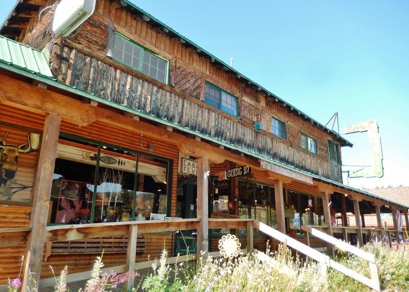 Cairns-Humphrey Store (<i>north/front side; facing Grand Avenue</i>). Click for full size. Cairns-Humphrey Store (<i>north/front side; facing Grand Avenue</i>) image. Click for full size.