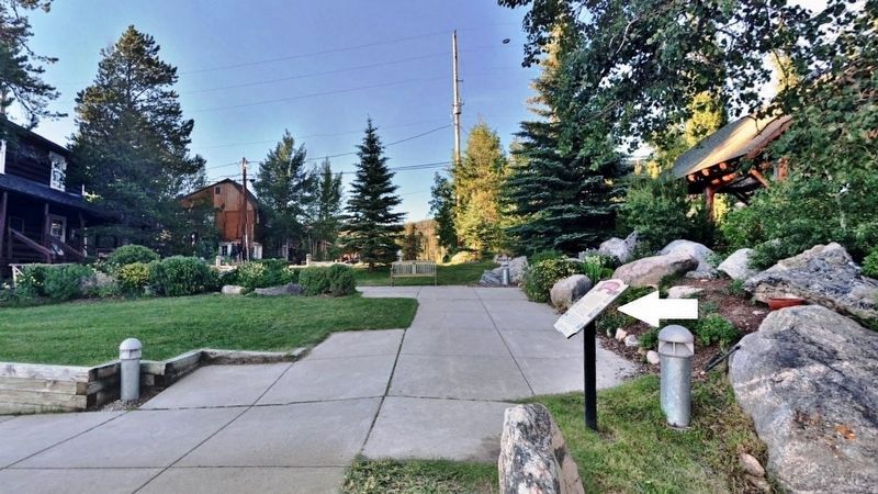 Grand Lake Marker (<i>wide view; Kauffman House Museum on left</i>) image. Click for full size.