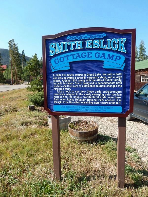 Smith Eslick Cottage Camp Marker (<i>tall view; Vine Street on left; cottage row on right</i>) image. Click for full size.