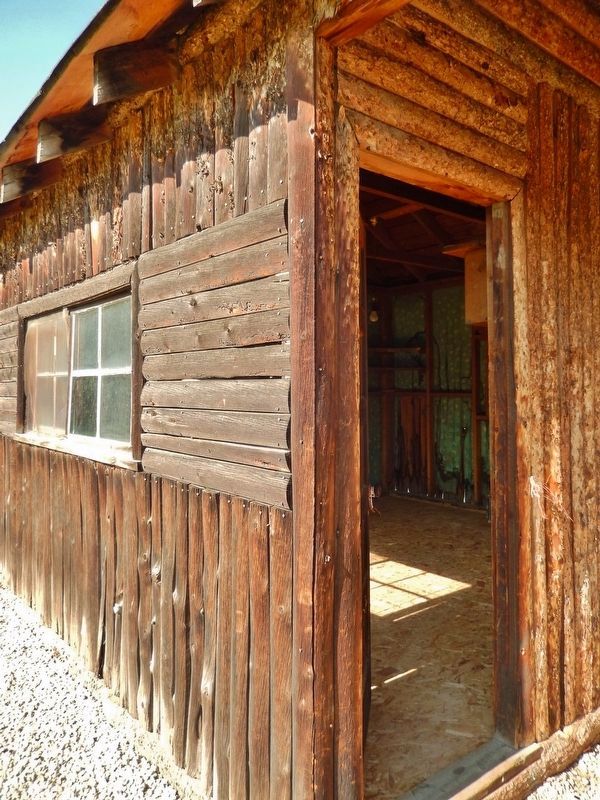The Smith Eslick Cottage Court<br>(<i>unit window and entrance detail</i>) image. Click for full size.