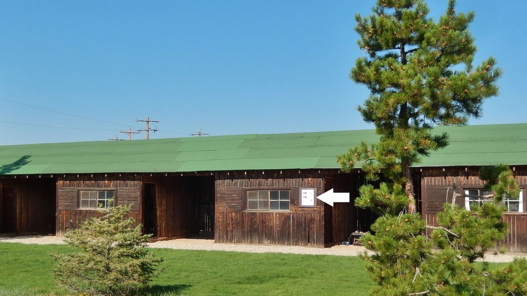 Smith-Eslick Cottage Court (<i>marker visible on wall between window and carport</i>). Click for full size. Smith-Eslick Cottage Court (<i>marker visible on wall between window and carport</i>) image. Click for full size.