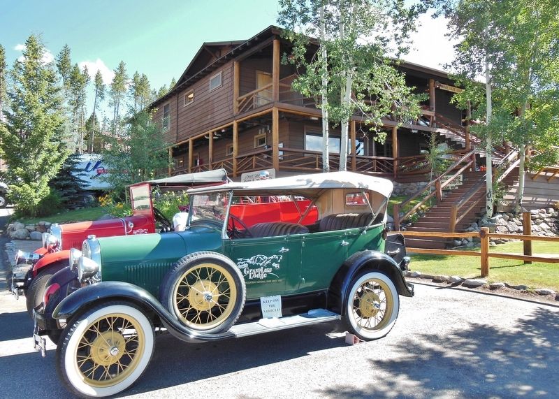 Grand Lake Lodge (<i>marker located beside sidewalk; behind vintage coaches</i>) image. Click for full size.