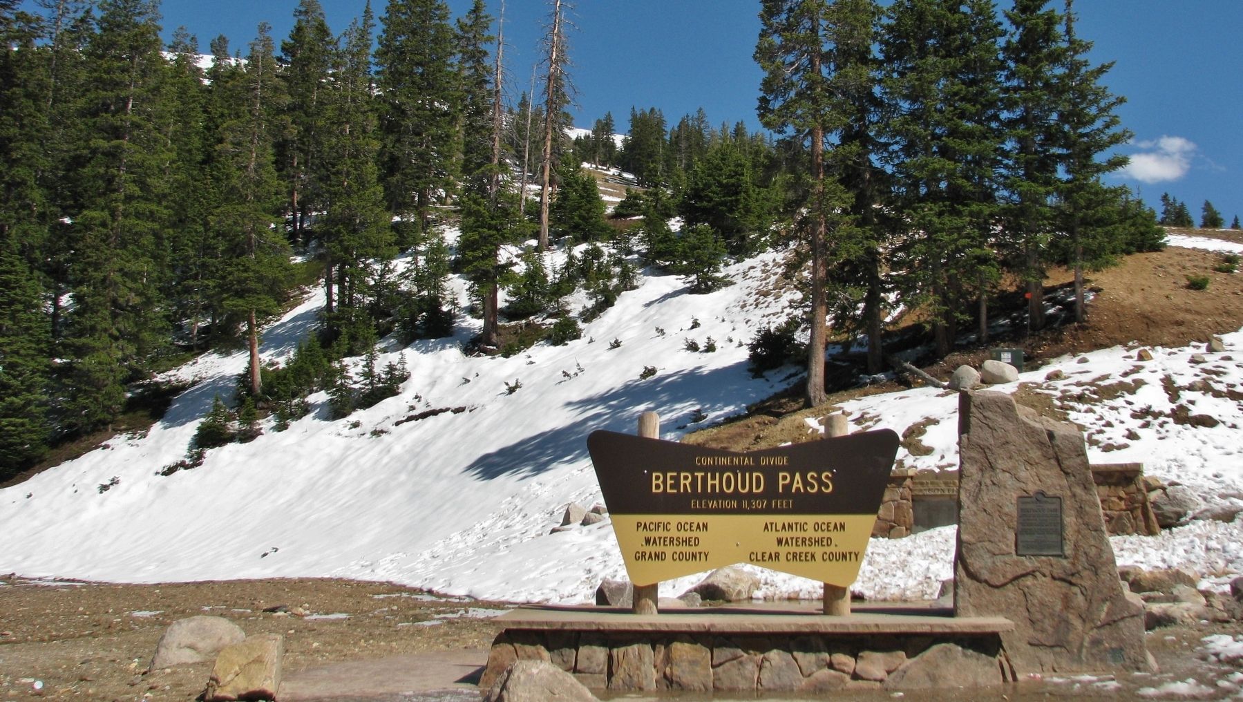 Berthoud Pass Marker (<i>wide view; marker visible on right</i>) image. Click for full size.
