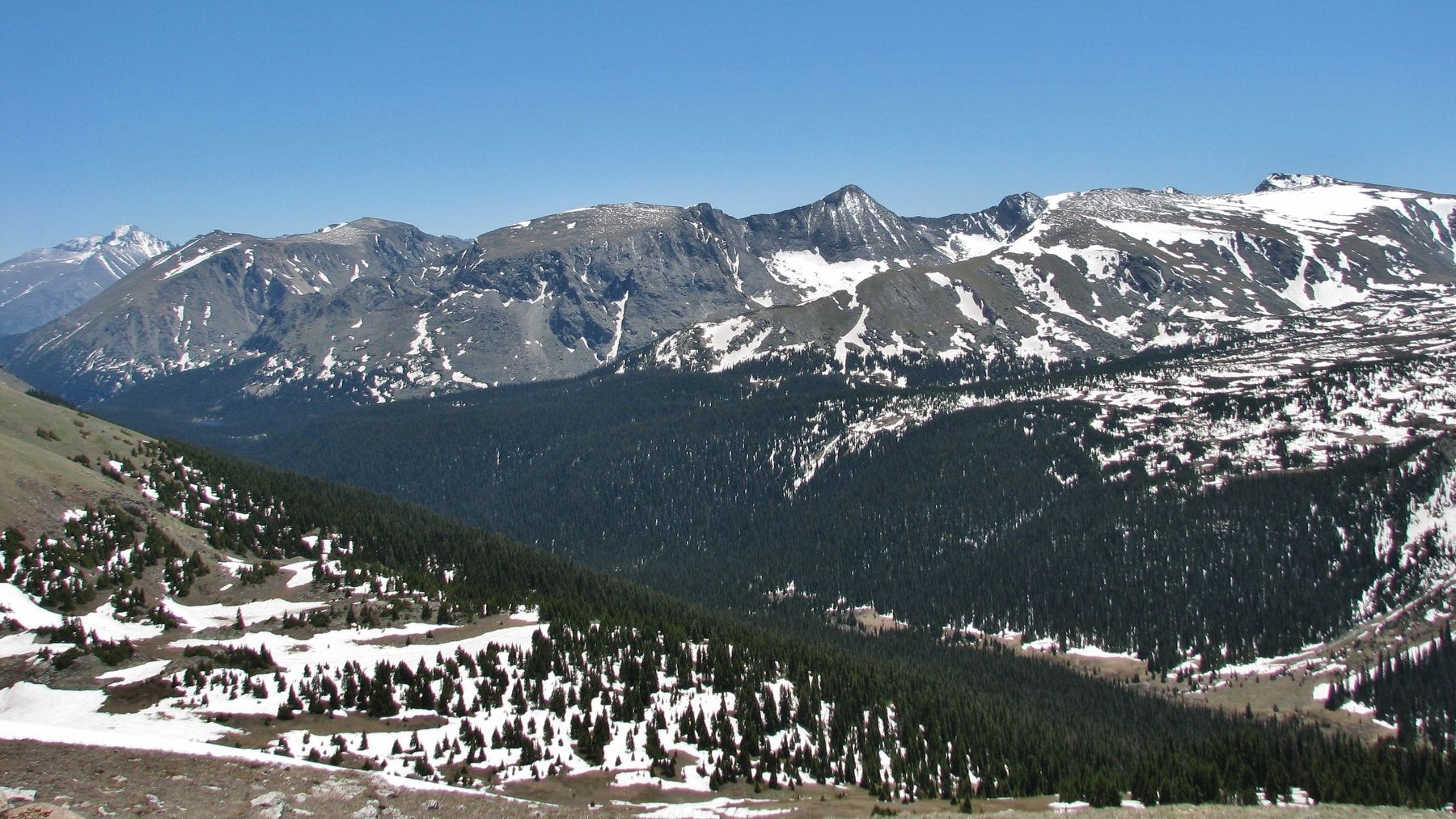 The Gore Range (<i>view southeast from marker</i>). Click for full size. The Gore Range (<i>view southeast from marker</i>) image. Click for full size.