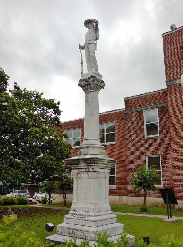 Neshoba County Confederate Monument<br>(<i>wide view; marker visible to the right of monument</i>) image. Click for full size.