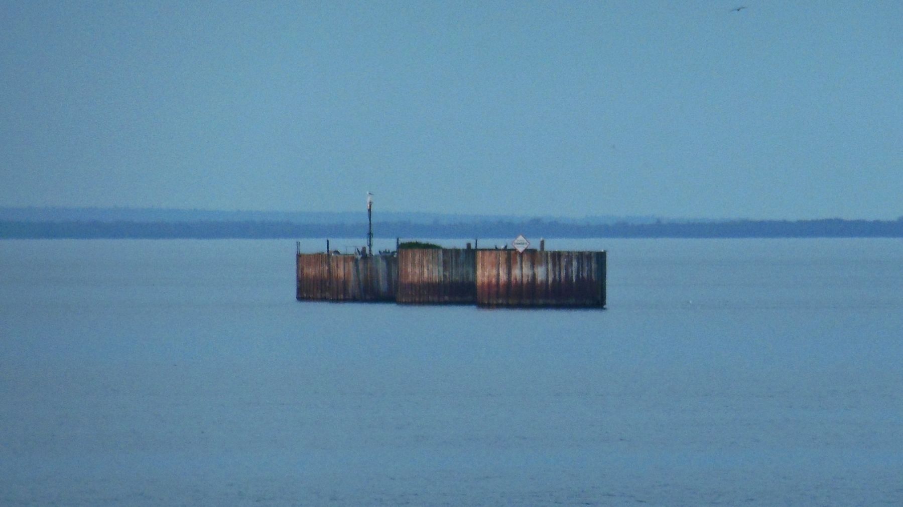 Mooring Dolphin (<i>telephoto view from near marker</i>) image. Click for full size.