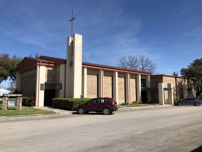 Hondo Methodist Church image. Click for full size.