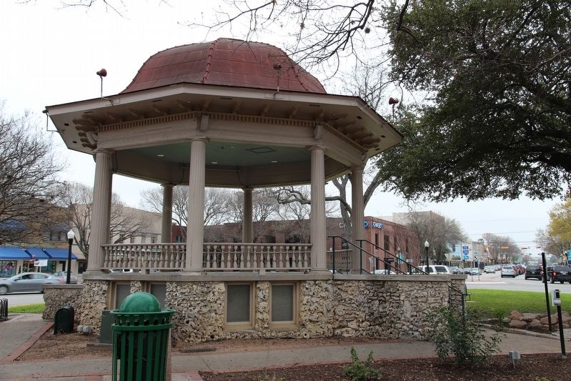 Main Plaza Bandstand image. Click for full size.