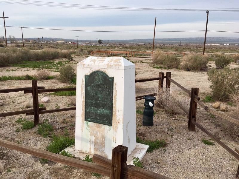 Well and Marker. Click for full size. Well and Marker image. Click for full size.