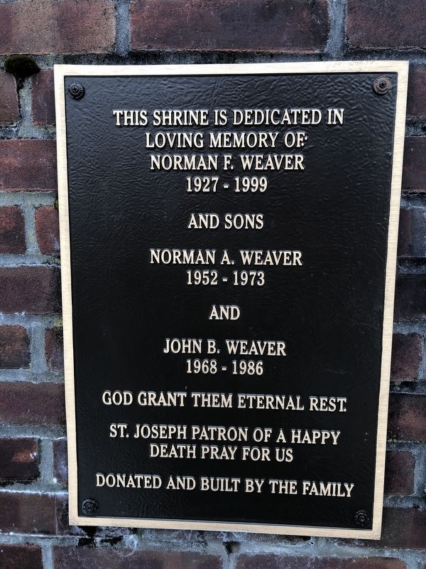 Additional plaque on the shrine image. Click for full size.