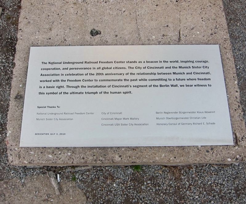 The Berlin Wall - dedication plaque image. Click for full size.