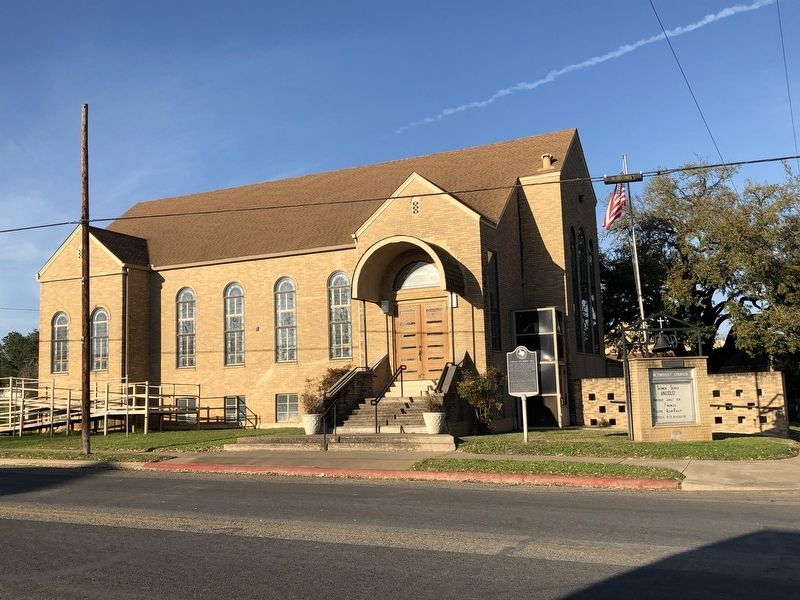 Floresville United Methodist Church image. Click for full size.