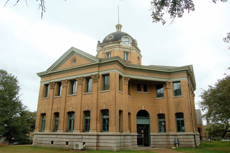 Wilkinson County Courthouse. Click for full size. Wilkinson County Courthouse image. Click for full size.