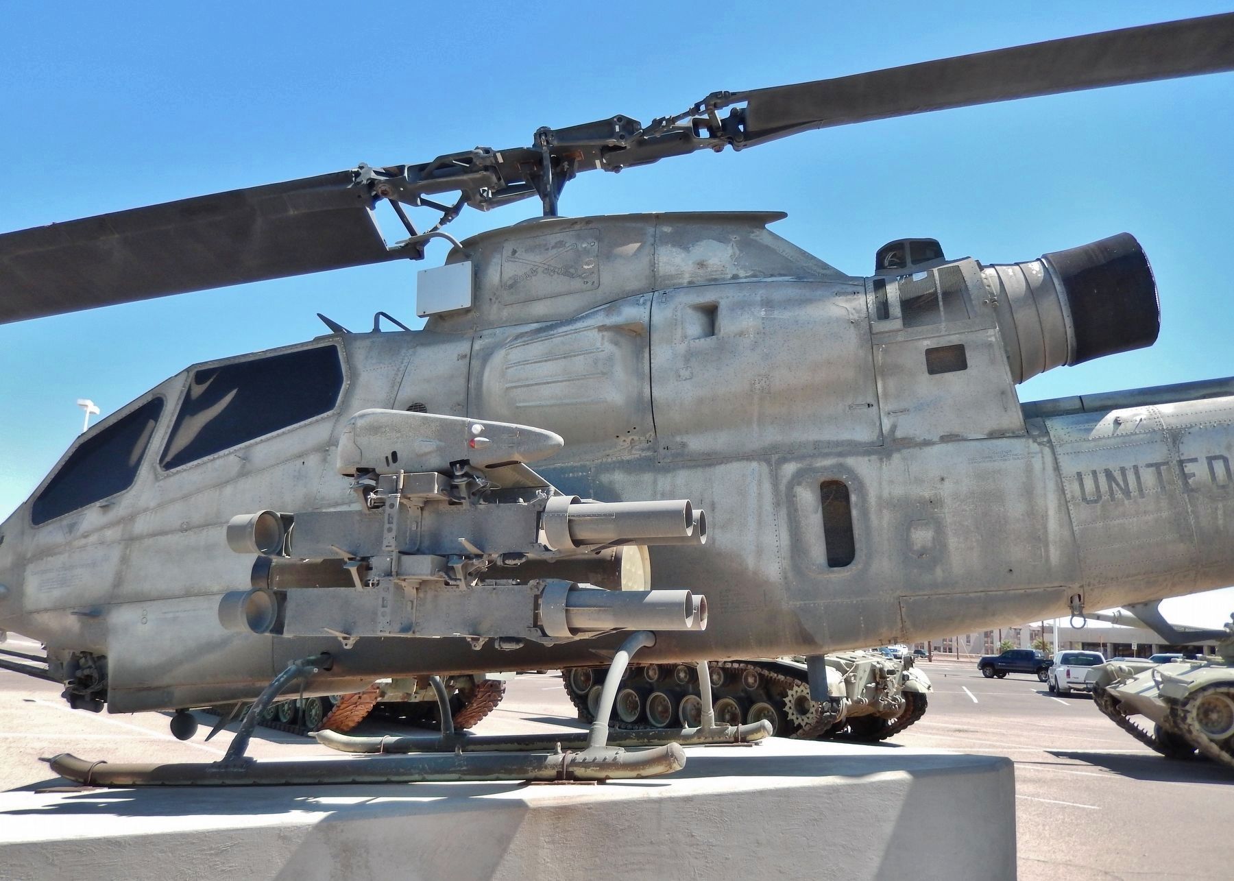 AH-1F COBRA Attack Helicopter (<i>side view</i>) image. Click for more information.