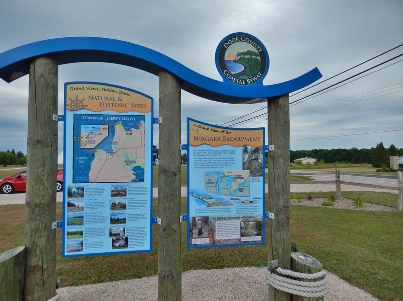 Niagara Escarpment Marker Kiosk (<i>wide view looking north; Wisconsin Hwy 42 on right</i>) image. Click for full size.