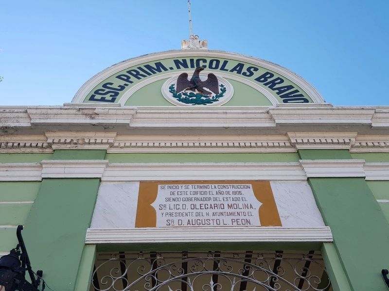 The Nicolás Bravo School original dedicatory marker from 1905. Click for full size. The Nicolás Bravo School original dedicatory marker from 1905 image. Click for full size.