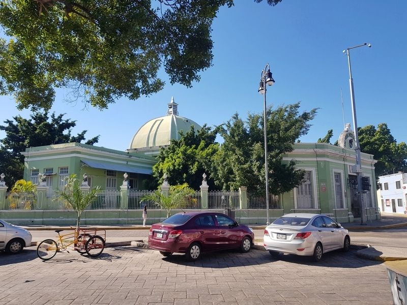 The Nicolás Bravo School and Marker. Click for full size. The Nicolás Bravo School and Marker image. Click for full size.