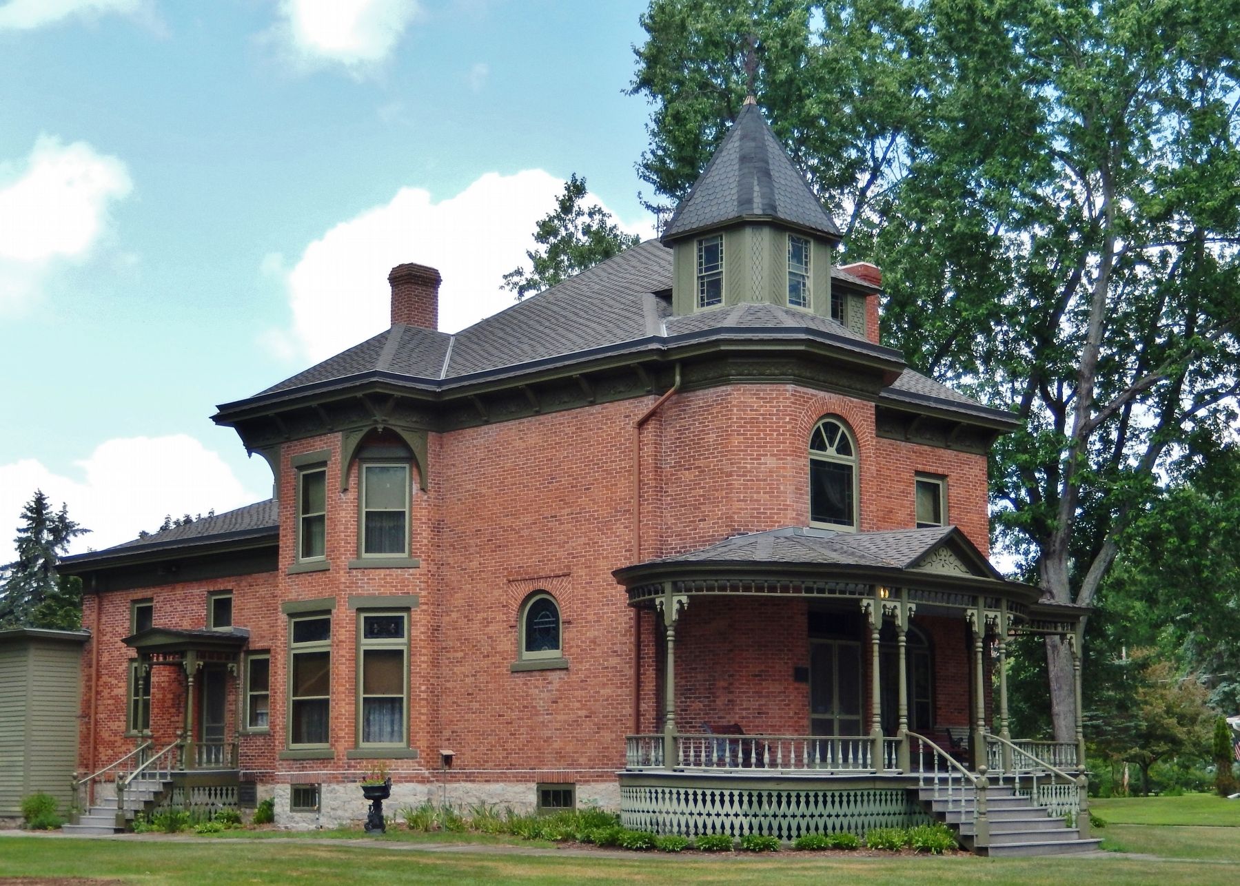 George Beyer Home (<i>southeast corner view</i>) image. Click for full size.
