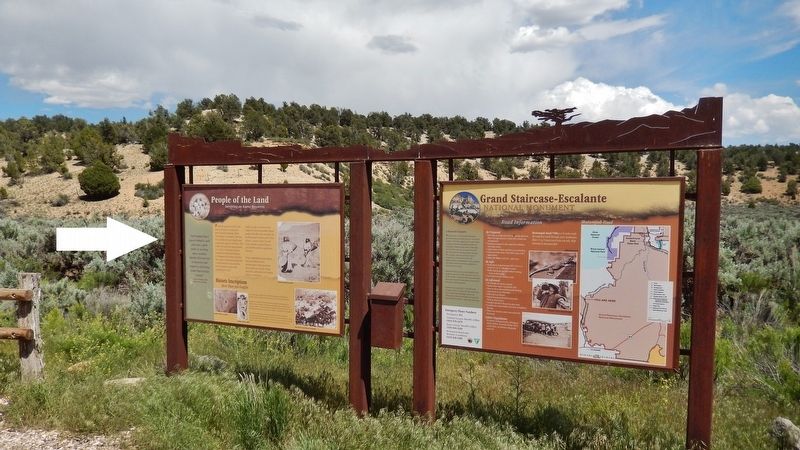 People of the Land Marker Kiosk (<i>view looking east from BLM Road 500; marker on left</i>) image. Click for full size.