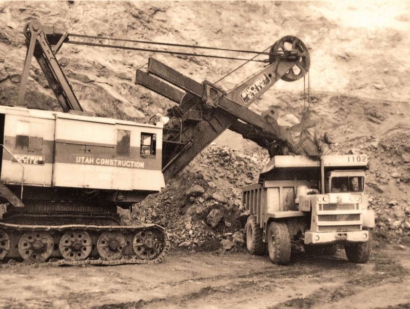 Marker detail: Bucyrus-Erie 120-B loading ore image. Click for full size.