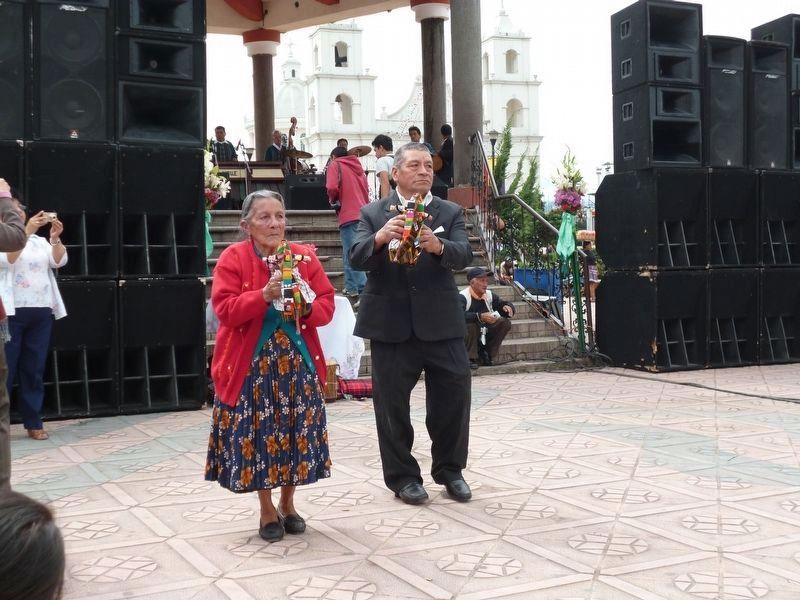 Two participants in the Pa'ach Ceremony image. Click for full size.
