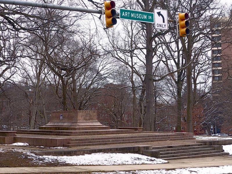 Lee and Jackson Statue Removed. Click for full size. Lee and Jackson Statue Removed image. Click for full size.