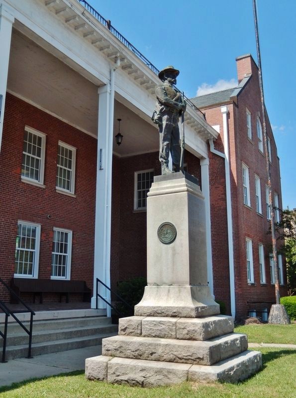 Sampson County Confederate Monument<br>(<i>west side view; courthouse in background</i>) image. Click for full size.
