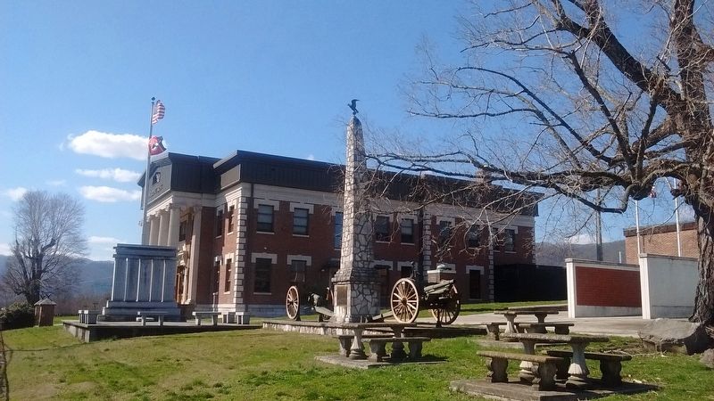 Campbell County War Memorial image. Click for full size.