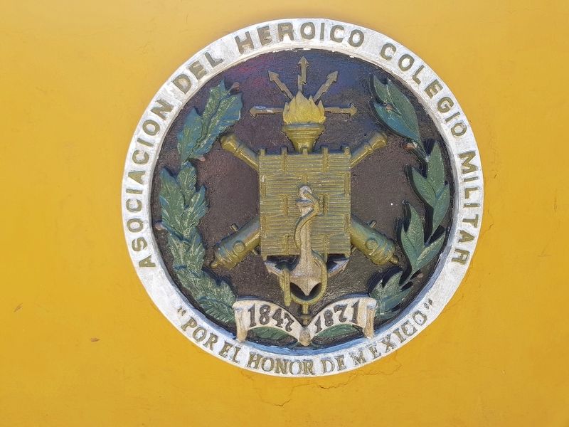 The Seal of the Asociacin del Herico Colegio Militar on the Monument to the Children Heroes image. Click for full size.
