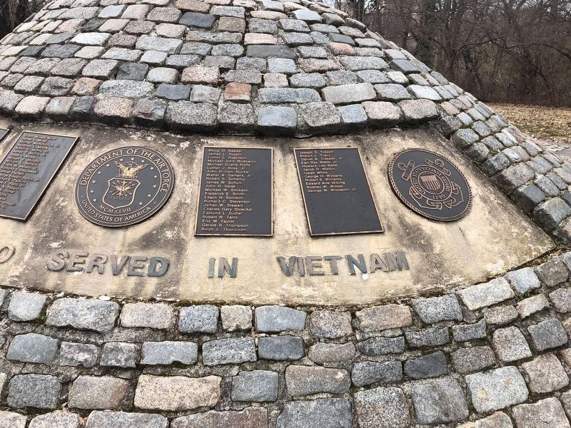 New Castle County Vietnam Memorial image. Click for full size.