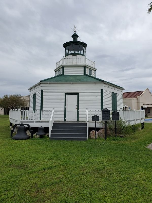 Halfmoon Reef Lighthouse image. Click for full size.