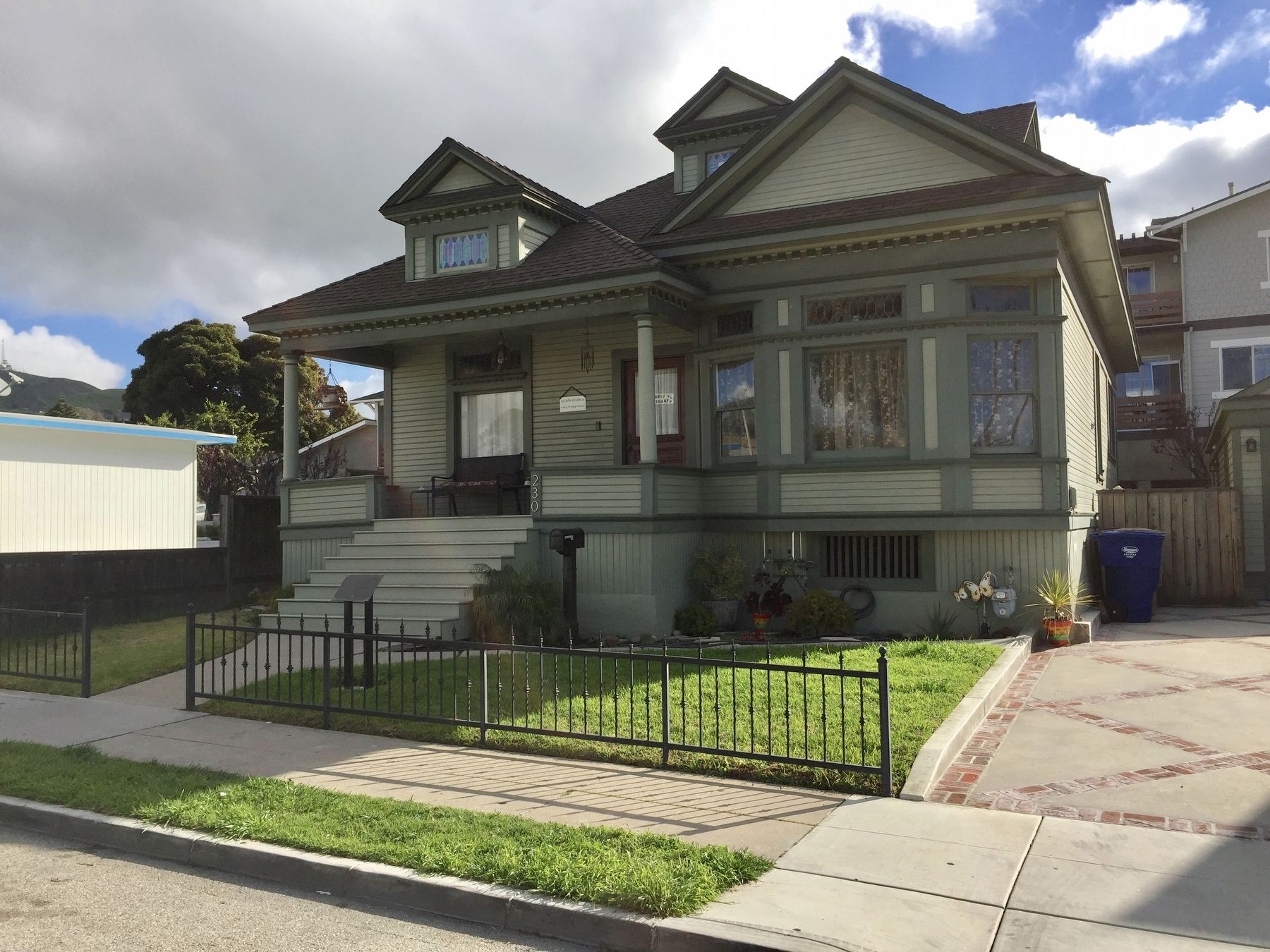 The Hobart/Barr/Lucking Residence and Marker. Click for full size. The Hobart/Barr/Lucking Residence and Marker image. Click for full size.
