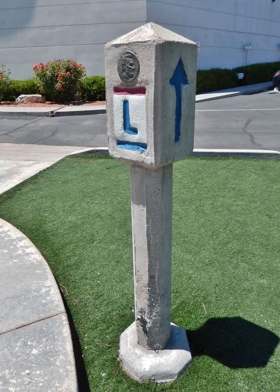 Nearby Lincoln Highway Marker Replica image. Click for full size.