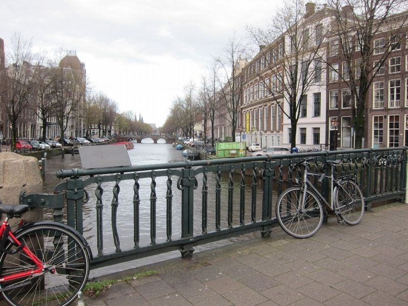 Nico (Niek) Engelschman 1913-1988 Marker - wide view, looking north on the Keizersgracht image. Click for full size.