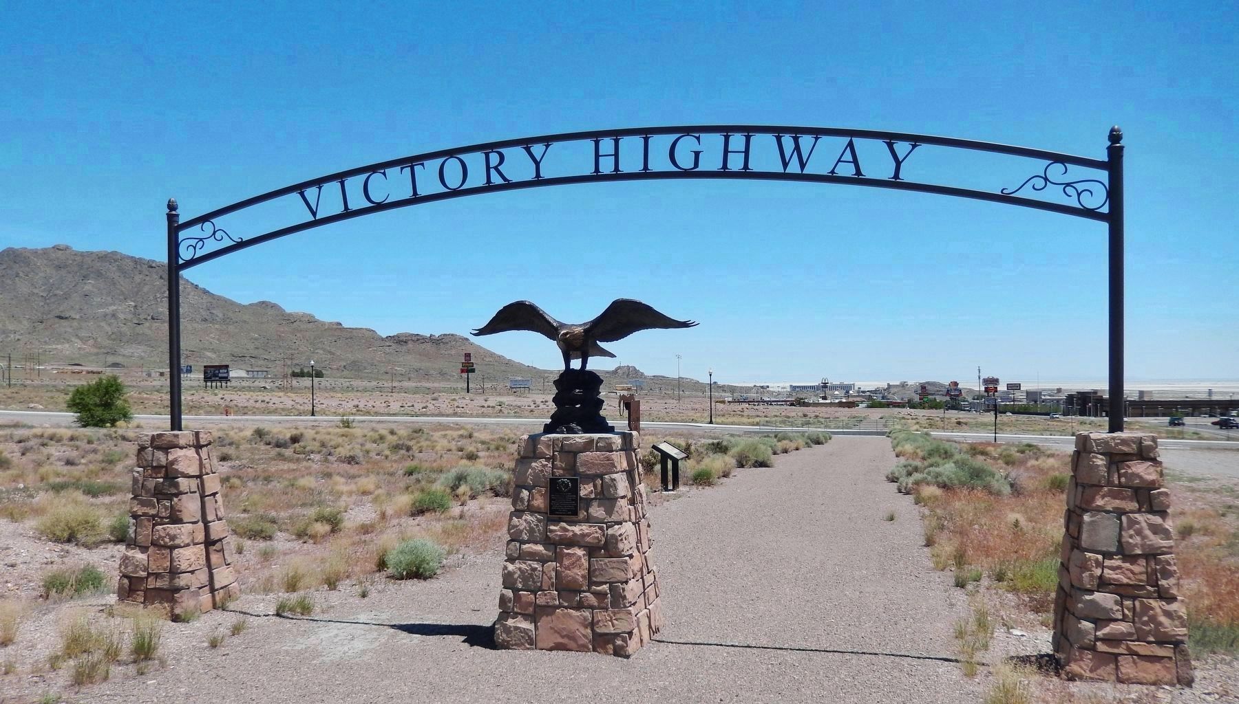 The Victory Highway Arch & Monument (<i>located beside this marker</i>) image. Click for full size.