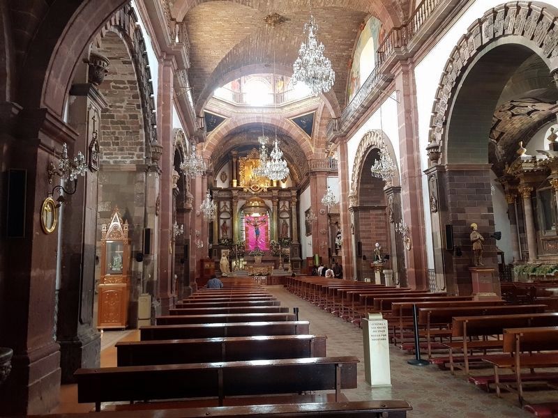 Interior of the Parroquia de San Miguel Arcángel (Parish of Saint Michael the Archangel). image. Click for full size.
