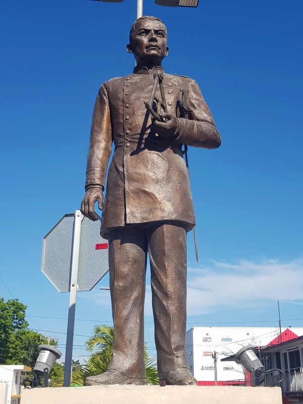 Vice Admiral Othón Pompeyo Blanco Núñez de Cáceres statue image. Click for full size.