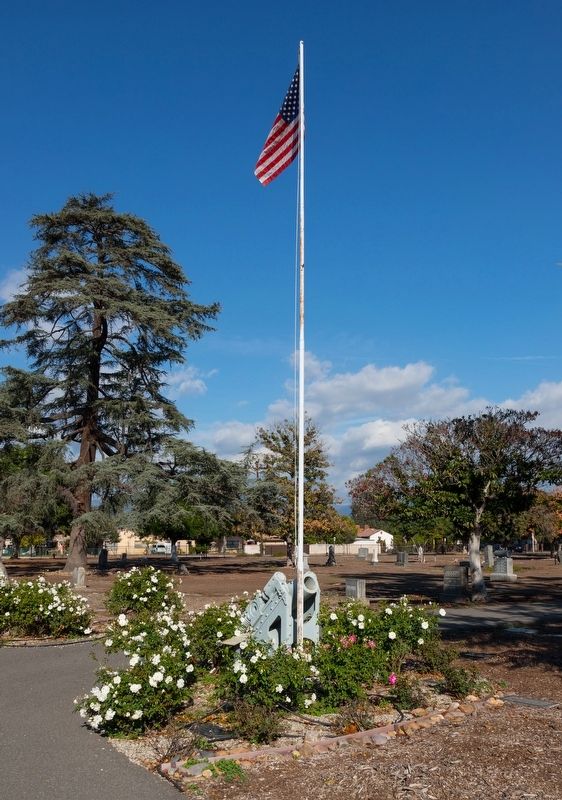 Siege Mortar and Flag Pole at Savannah Memorial Park, Rosemead, Ca. image. Click for full size.