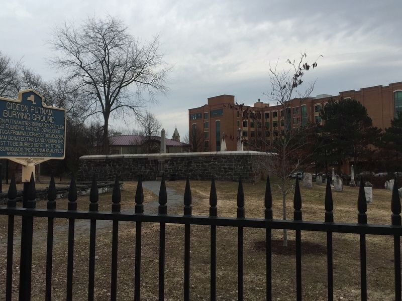 Gideon Putnam Burying Grounds image. Click for full size.