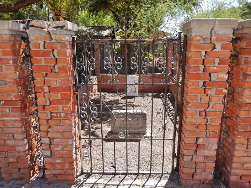Robert Clay Allison Gravesite (<i>located 1/2 block south of marker on South Oak Street</i>) image. Click for full size.