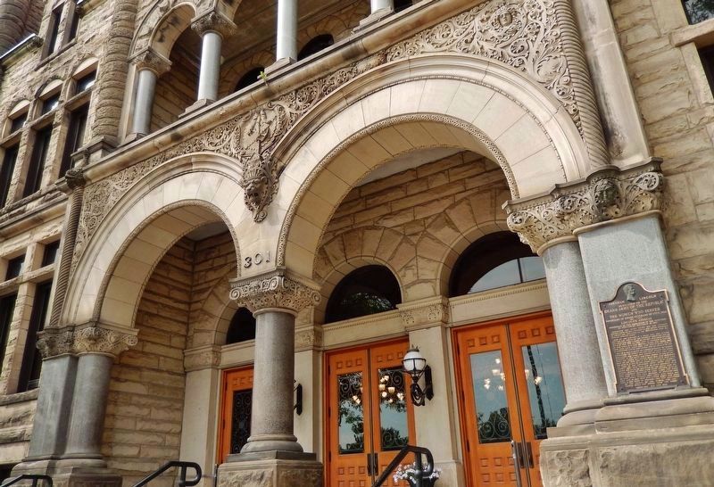 Abraham Lincoln Marker (<i>wide view; marker is mounted on right side of City Hall entrance</i>) image. Click for full size.