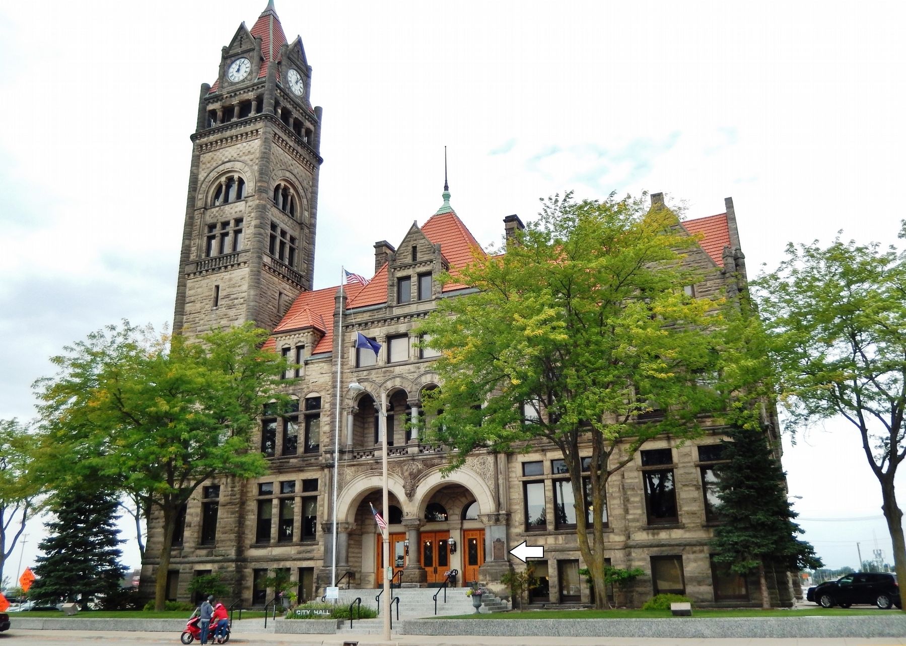 Bay City Hall (<i>east side view; marker visible just right of the entrance</i>) image. Click for full size.