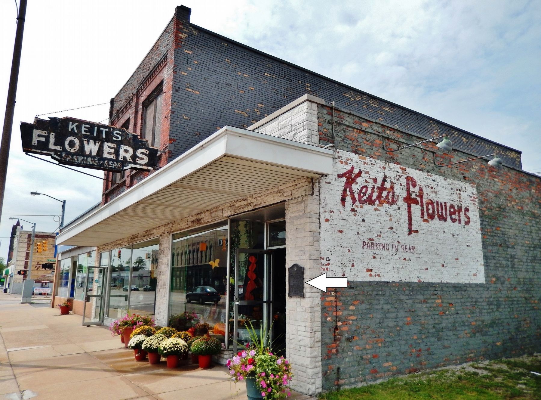Keit's Flowers (<i>northeast corner view; marker visible at corner of building</i>). Click for full size. Keit's Flowers (<i>northeast corner view; marker visible at corner of building</i>) image. Click for full size.