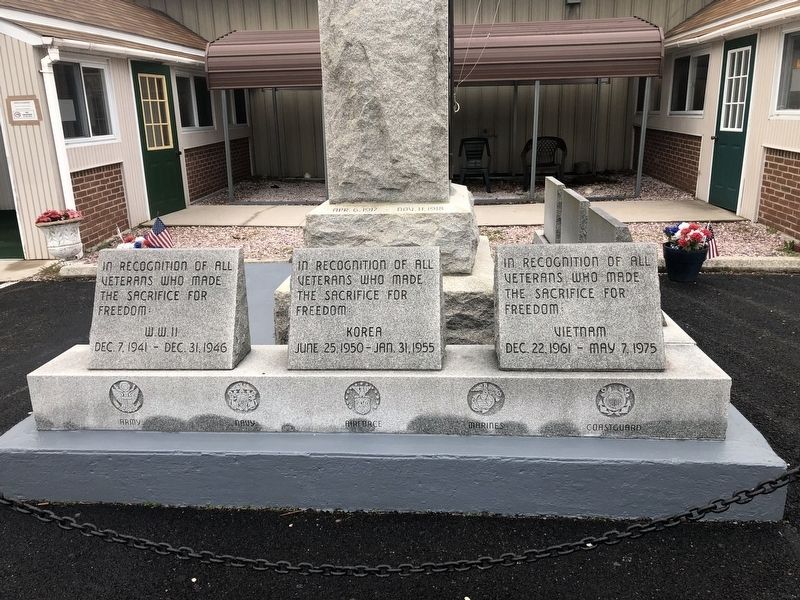 World War II, Korea and Vietnam plaques image. Click for full size.