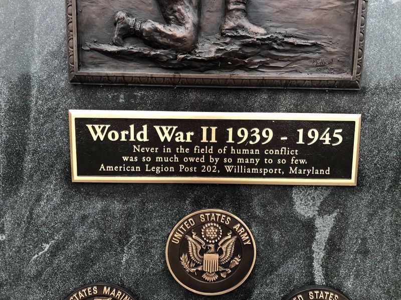 WWII Marker [Center plaque] image. Click for full size.