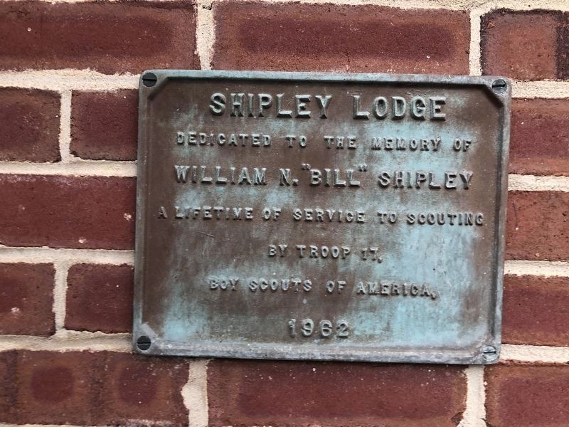 Plaque on the building image. Click for full size.