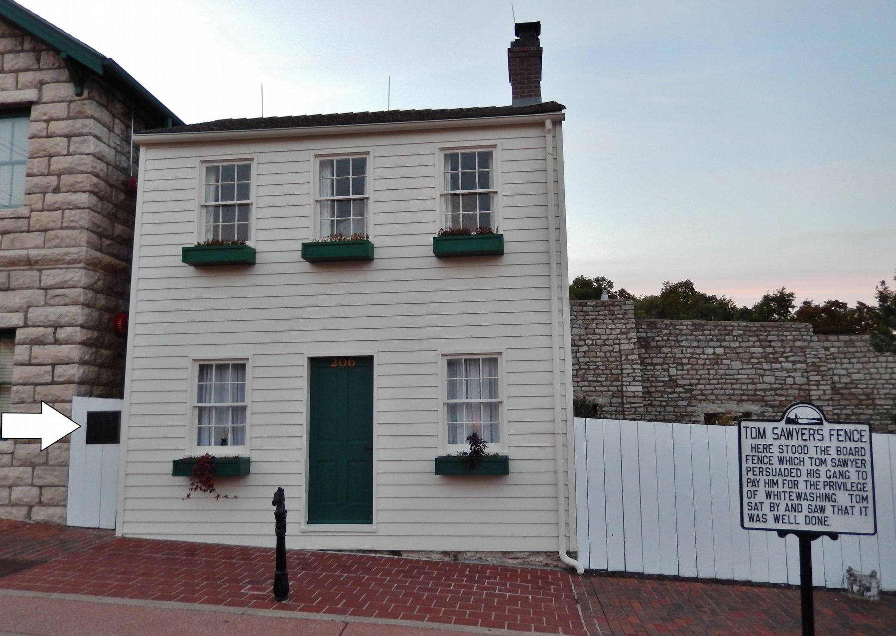Mark Twain's Boyhood Home (<i>marker visible on left; related marker on right</i>) image. Click for full size.