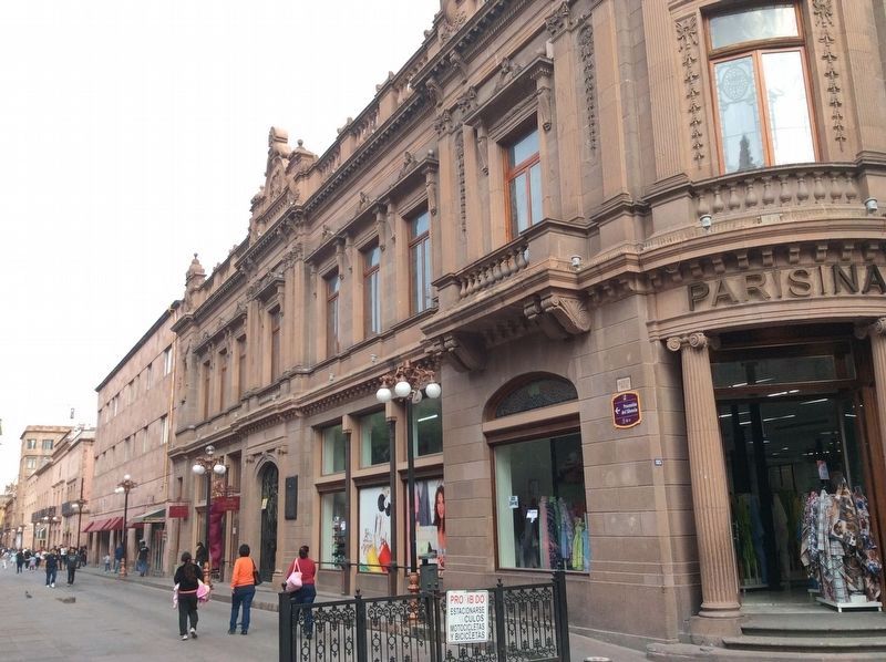 The nearby Monumental Palace, mentioned in the marker text image. Click for full size.